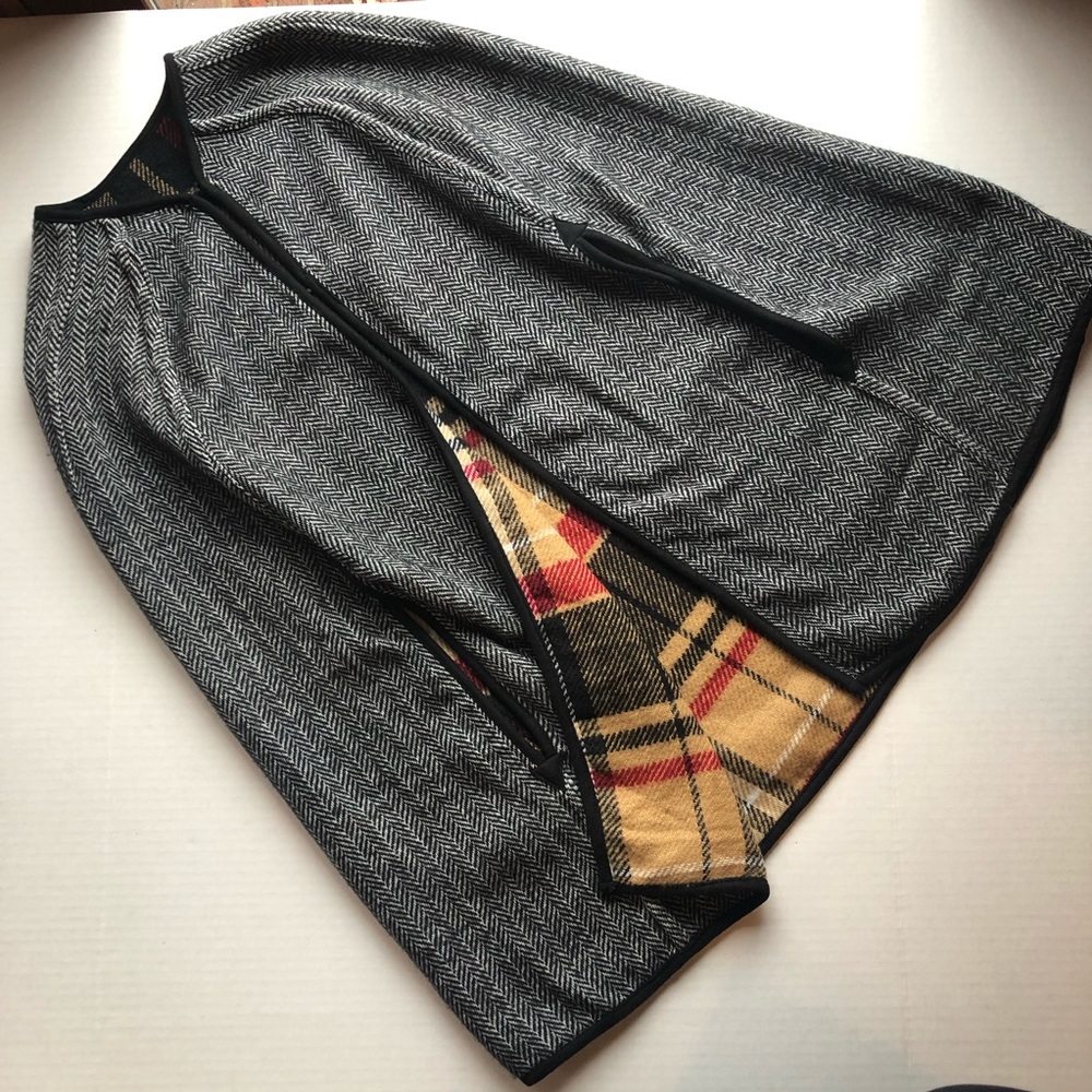 Reversible Cape - Picture 2 of 8